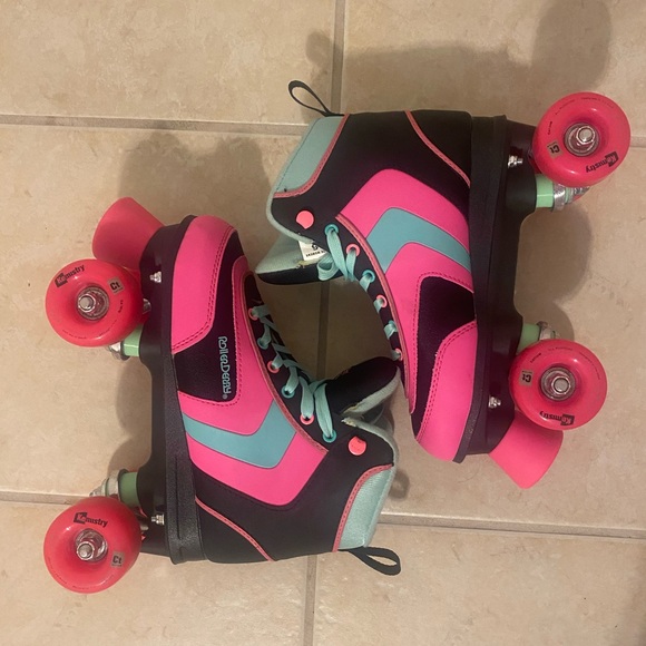 Impala Shoes - Women’s Roller Skates - Pink and Black and Impala
Accessories